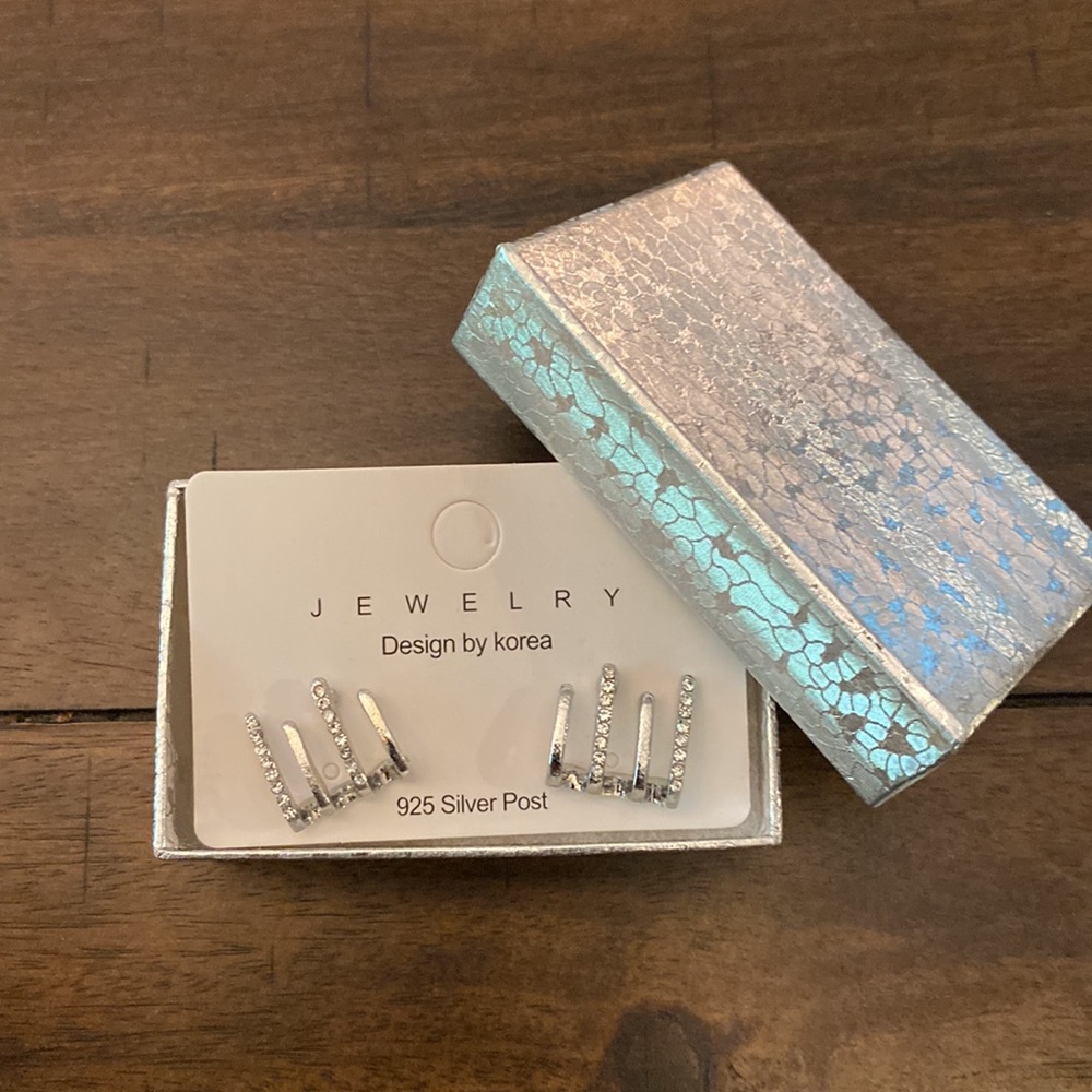 NIB Silver/ Rhinestone Ear Cuff